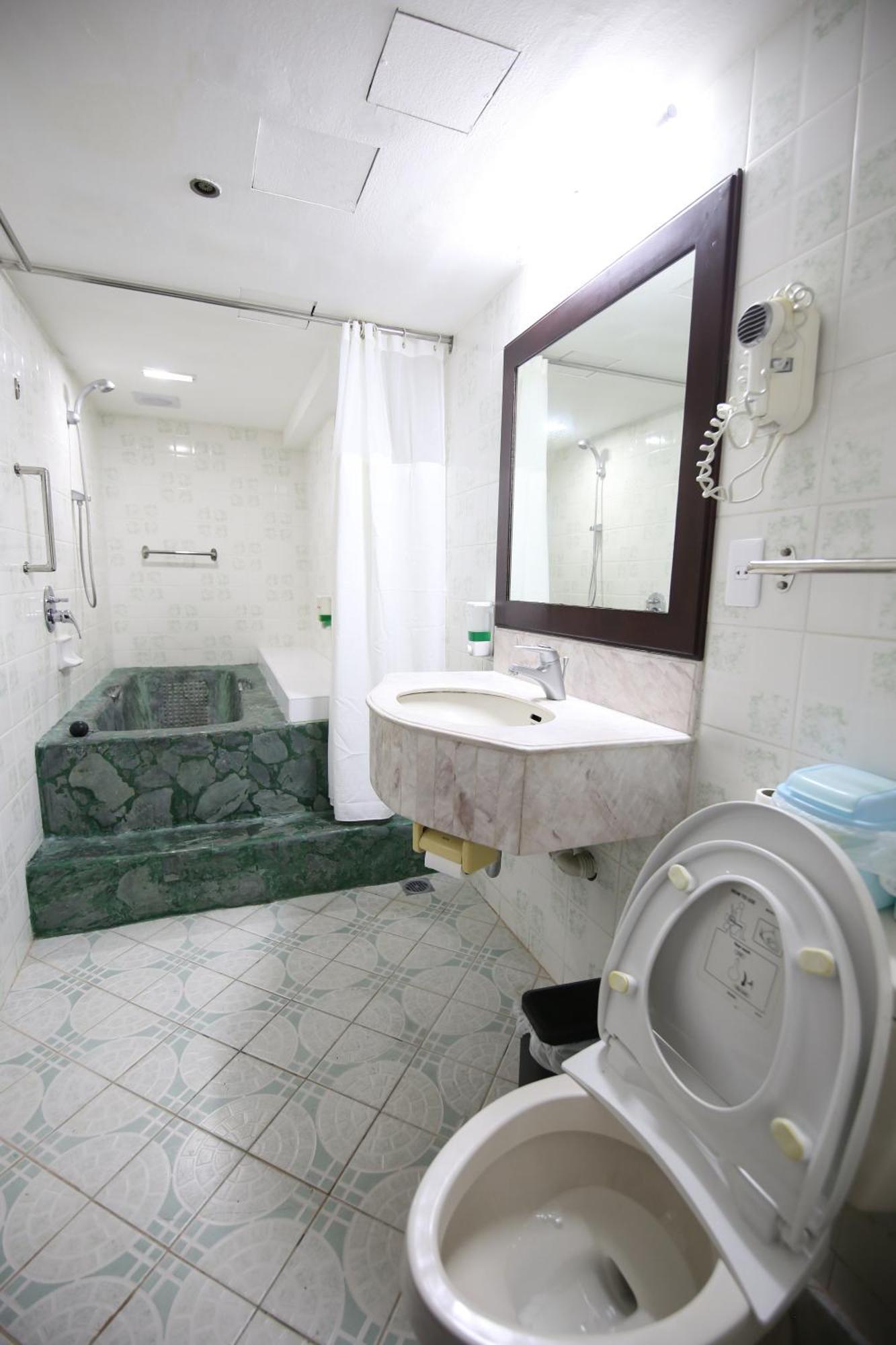 Hotel Asia Cebu Екстериор снимка