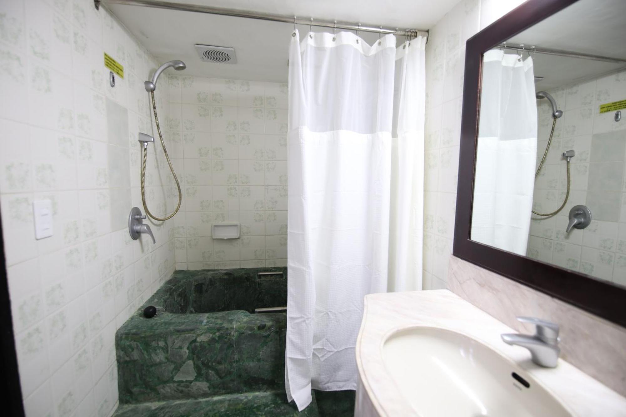 Hotel Asia Cebu Екстериор снимка