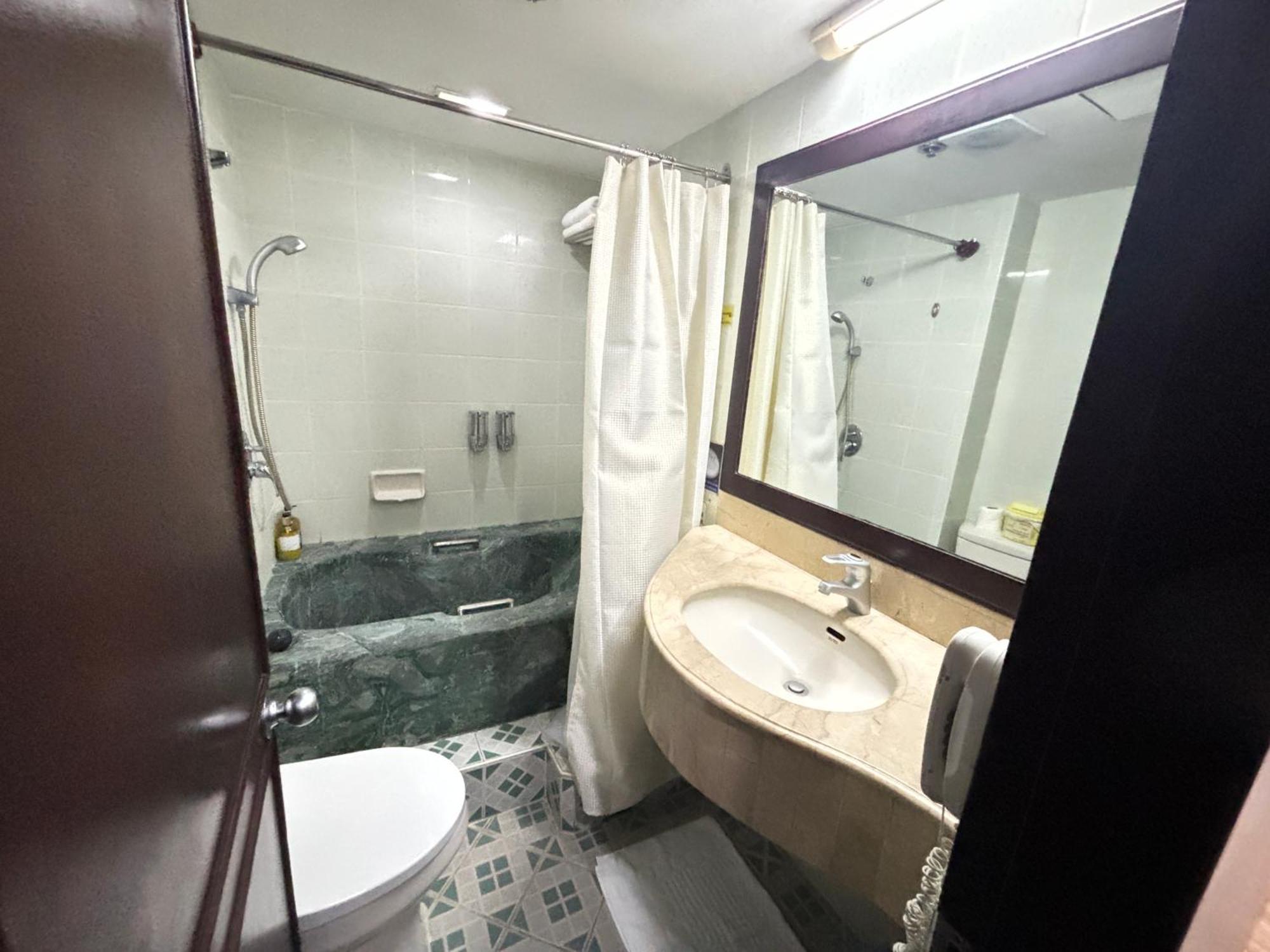 Hotel Asia Cebu Екстериор снимка